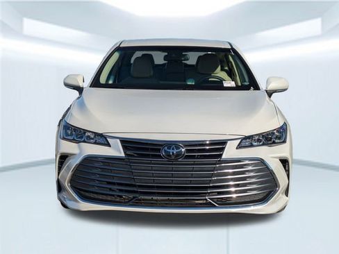 Used 2022 Toyota Avalon XLE image 11