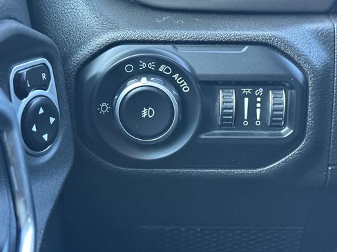 Used 2018 Jeep Wrangler Unlimited Rubicon image 31