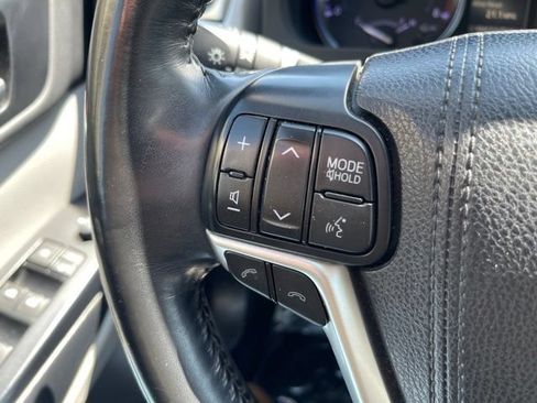 Used 2018 Toyota Highlander XLE AWD/4WD image 18
