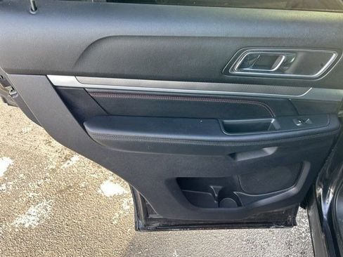Used 2019 Ford Explorer Sport image 38