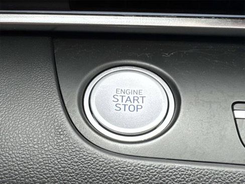 Certified 2025 Hyundai Elantra Limited image 26