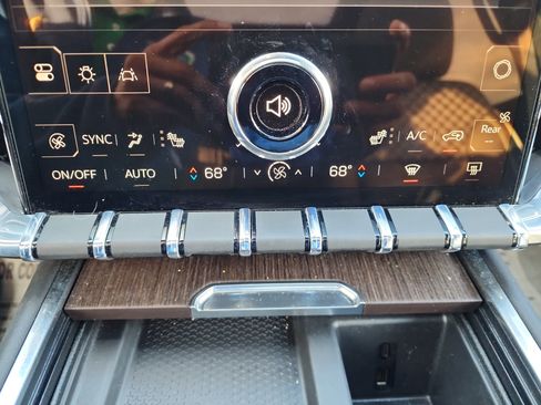 New 2025 GMC Acadia Denali w/ LPO, Floor Liner Package image 17