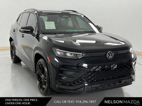 Used 2025 Volkswagen Tiguan SE R-Line AWD/4WD image 4