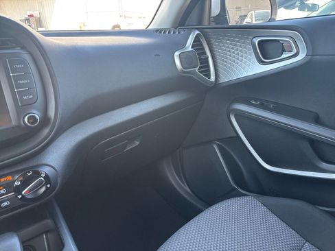 Used 2025 Kia Soul LX w/ LX Technology Package image 33