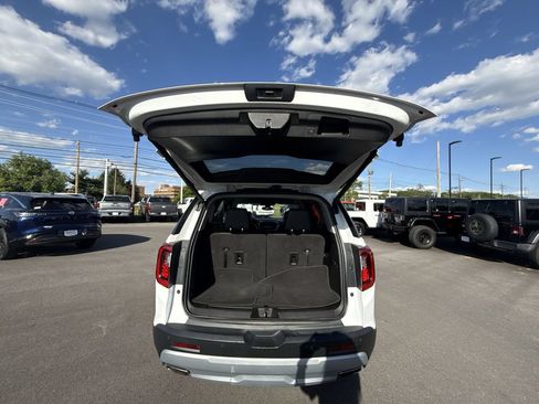 Used 2023 GMC Acadia SLT FWD image 23