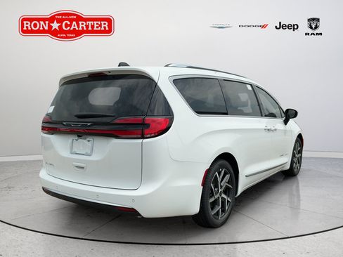 New 2027 Chrysler Pacifica Pinnacle w/ Theater Group FWD image 6