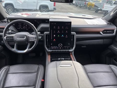 Used 2025 GMC Yukon XL Denali AWD/4WD image 10
