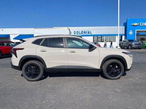 New 2026 Chevrolet Trax ACTIV w/ Driver Confidence Package FWD image 2