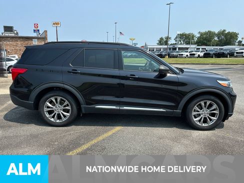 Used 2023 Ford Explorer XLT w/ Equipment Group 202A RWD image 4