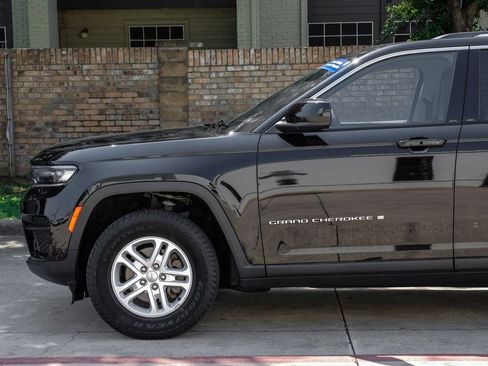 Used 2022 Jeep Grand Cherokee Laredo w/ Luxury Tech Group I image 22