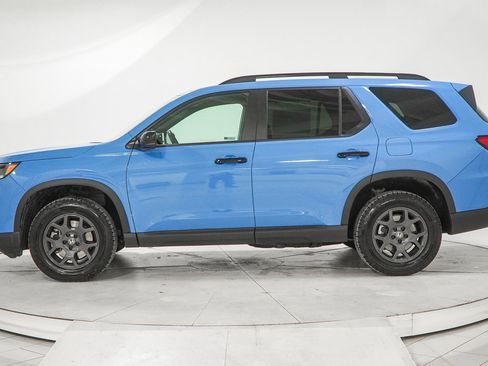 Certified 2025 Honda Pilot TrailSport image 7