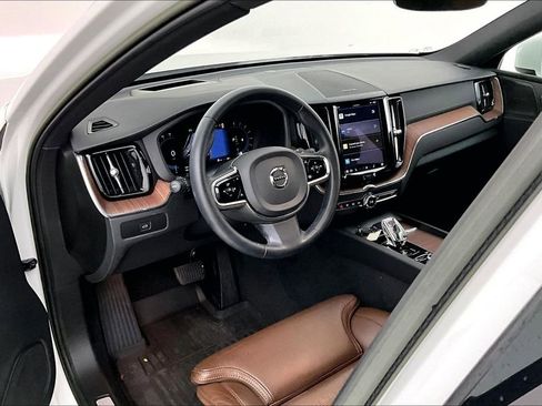 Certified 2023 Volvo XC60 B5 Ultimate w/ Protection Package Premier image 18