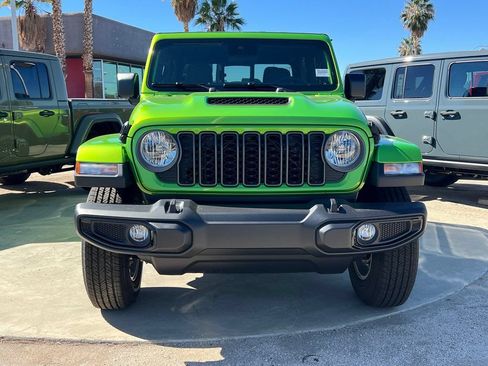 New 2025 Jeep Gladiator Sport AWD/4WD image 3