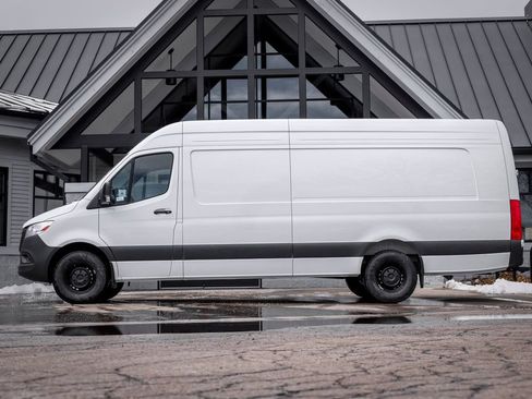 Used 2026 Mercedes-Benz Sprinter 2500 image 3