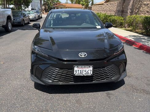 Used 2025 Toyota Camry SE FWD image 3