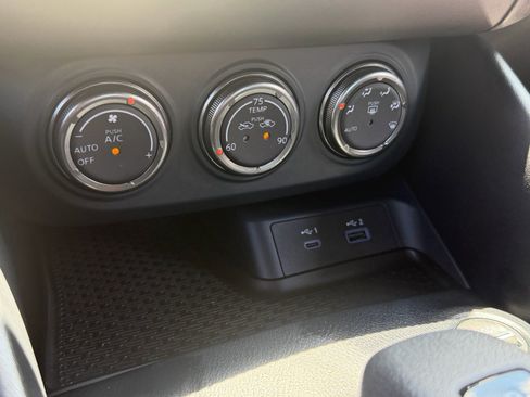 Used 2024 Nissan Z Performance w/ Heritage Edition RWD image 22