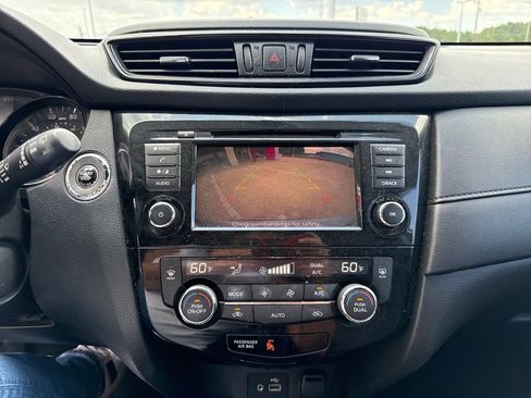 Used 2018 Nissan Rogue SV FWD image 20