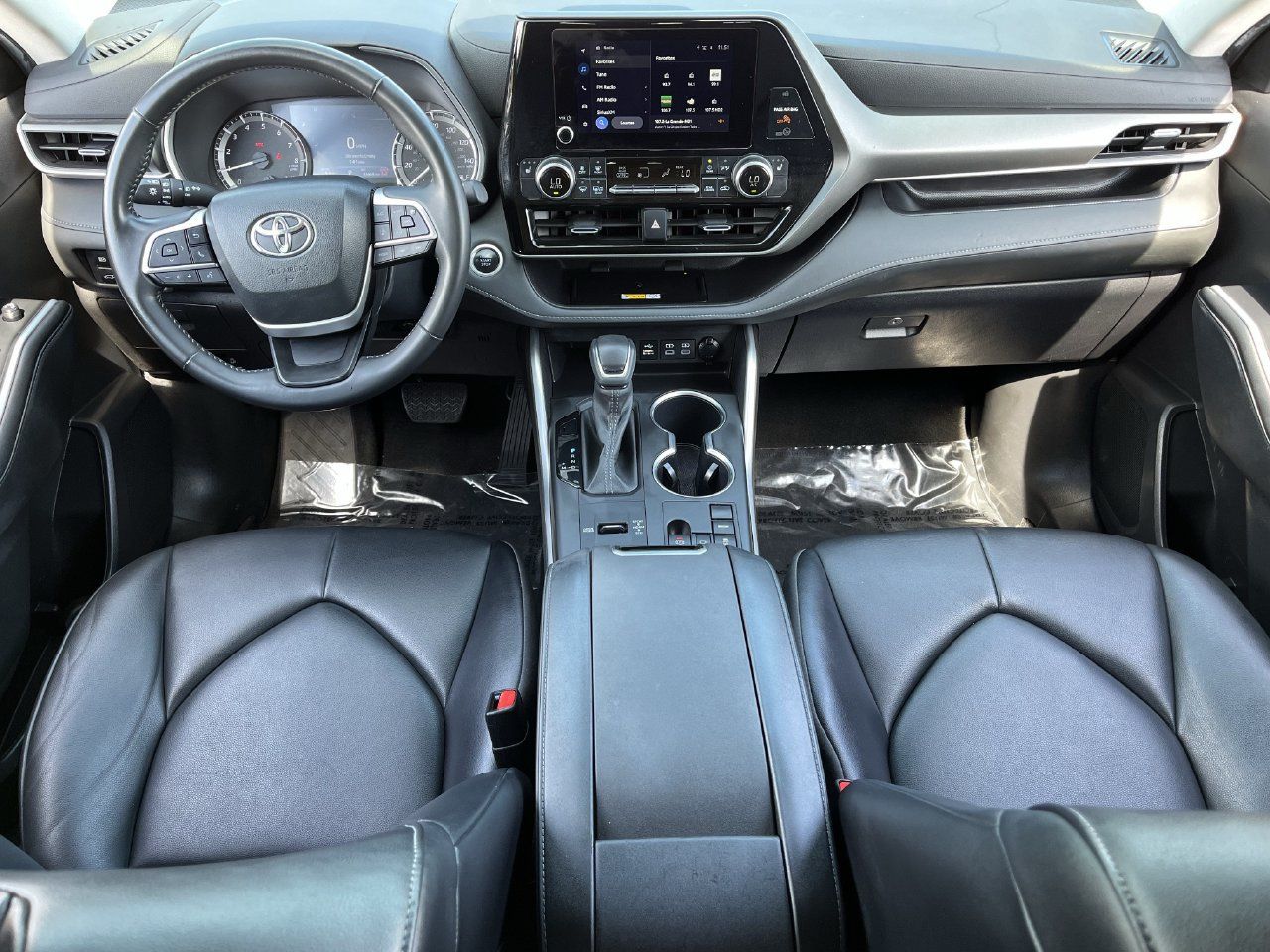 Used 2024 Toyota Highlander XLE FWD image 9