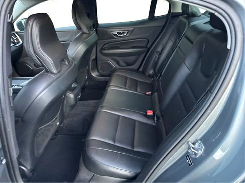 Used 2019 Volvo S60 T6 Momentum w/ Premium Package image 13