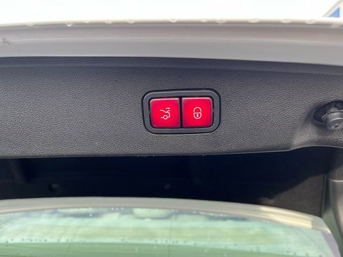 Used 2014 Mercedes-Benz E 350 4MATIC image 25