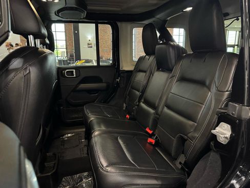 Used 2019 Jeep Wrangler Unlimited Sahara w/ Uconnect 4C Nav & Sound Group AWD/4WD image 39