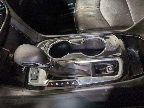 Used 2022 Chevrolet Equinox Premier image 17