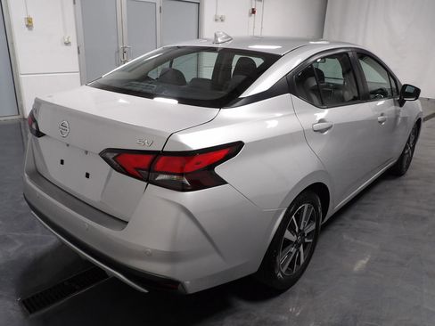 Used 2021 Nissan Versa SV FWD image 5
