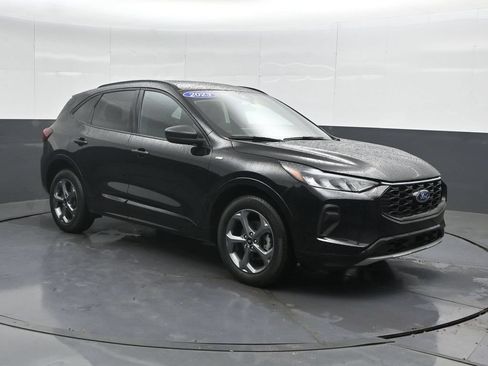 Used 2023 Ford Escape ST-Line w/ Tech Pack #1 AWD/4WD image 4