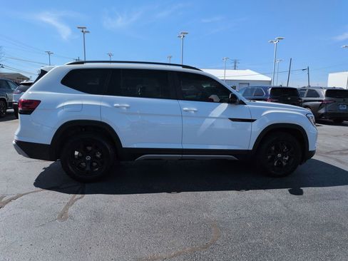 Used 2024 Volkswagen Atlas Peak Edition SE image 6