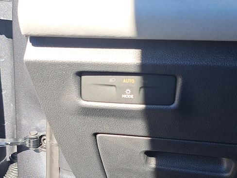 New 2026 Volkswagen Tiguan SE image 23