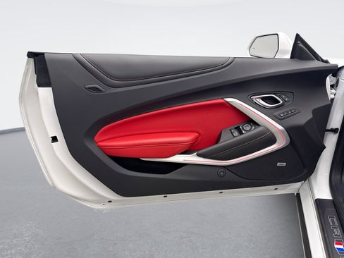 Used 2021 Chevrolet Camaro SS RWD image 9