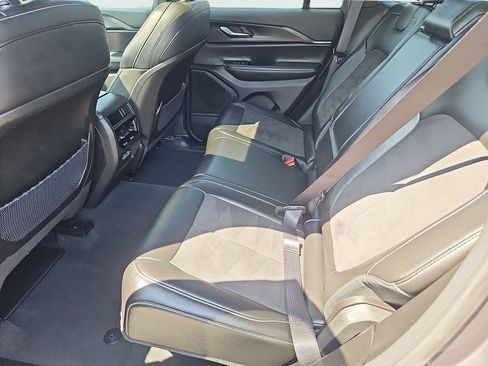Used 2023 Jeep Grand Cherokee Altitude AWD/4WD image 33