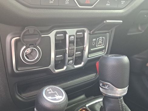 Used 2025 Jeep Gladiator Sport AWD/4WD image 48