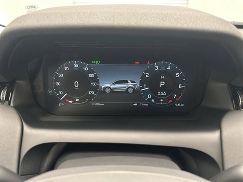 Used 2025 Land Rover Discovery Sport S image 21