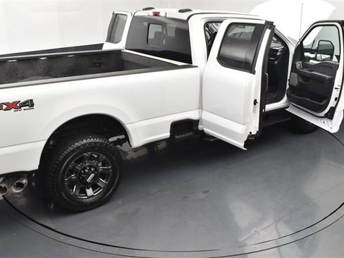 Used 2023 Ford F350 Lariat w/ Sport Appearance Package image 30