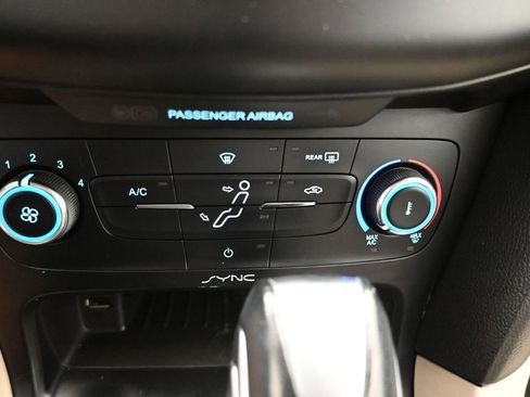 Used 2015 Ford Focus SE image 15