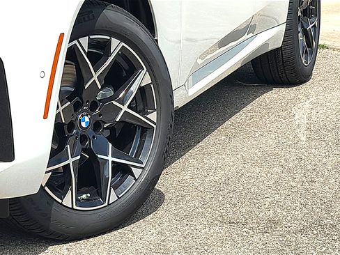New 2026 BMW X3 xDrive30i w/ M Sport Package AWD/4WD image 3