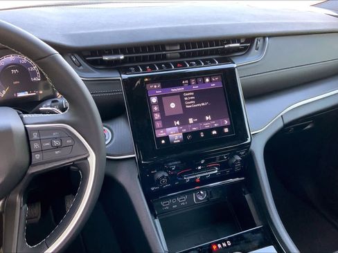 New 2025 Jeep Grand Cherokee Altitude image 6