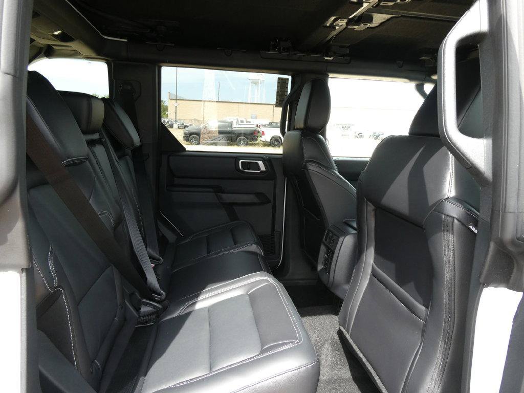 New 2026 Ford Bronco Outer Banks w/ Black Appearance Package AWD/4WD image 13