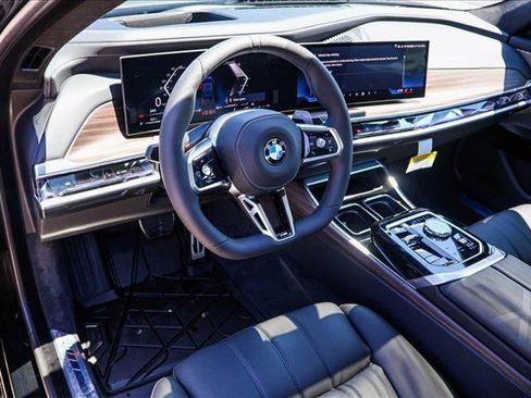 Used 2025 BMW 760i xDrive w/ Executive Package AWD/4WD image 10
