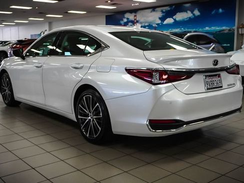 Certified 2025 Lexus ES 300h w/ Premium Package FWD image 8