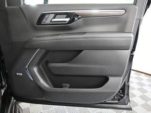 New 2026 Chevrolet Suburban Premier image 12