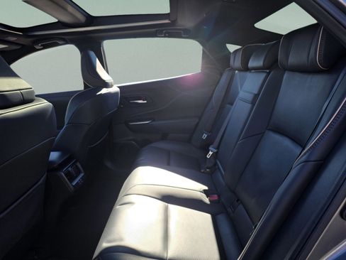 Used 2023 Toyota Crown Platinum image 18