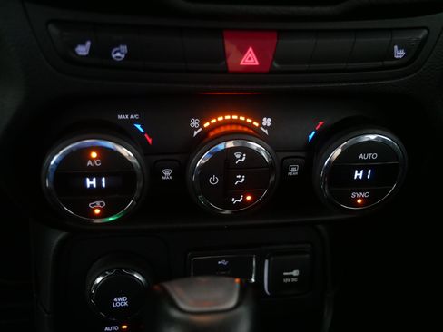 Used 2015 Jeep Renegade Limited image 23