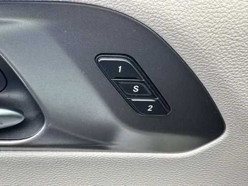 Used 2023 Chrysler Pacifica Touring-L FWD image 18