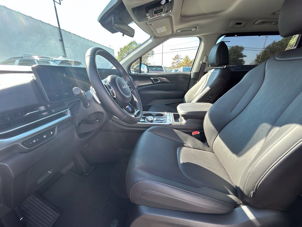 Certified 2026 Kia Carnival SX FWD image 12