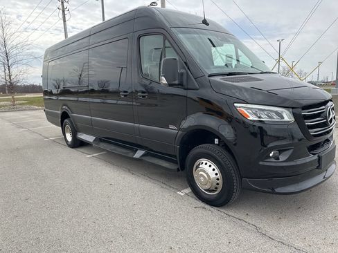 Used 2023 Mercedes-Benz Sprinter 3500 image 32