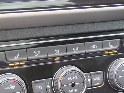 Used 2022 Volkswagen Atlas SEL R-Line image 12