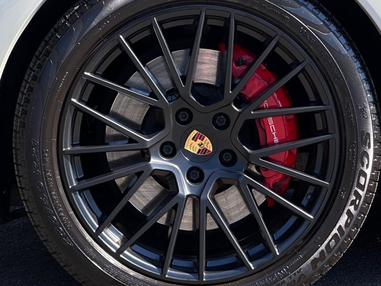 Used 2021 Porsche Cayenne GTS AWD/4WD image 10