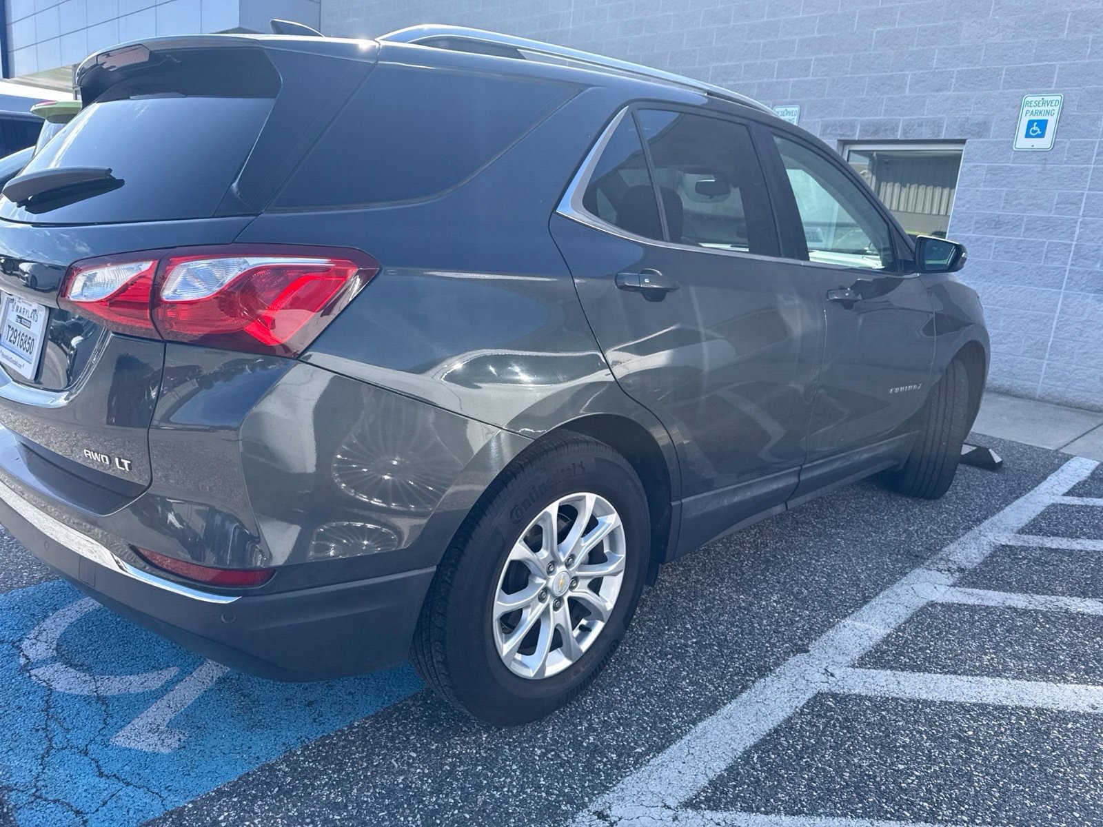 Used 2018 Chevrolet Equinox LT w/ Sun & Infotainment Package AWD/4WD image 2